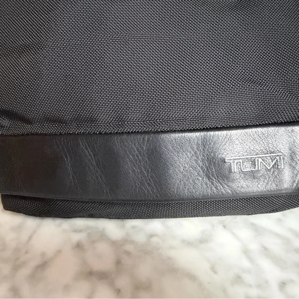 Men's TUMI Black Crossbody Laptop Messenger Bag Leather and Nylon Magnetic Close